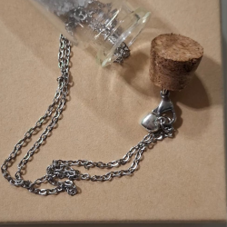 'O core dint' ‘o zucchero, collanina con pendente a forma di cuore